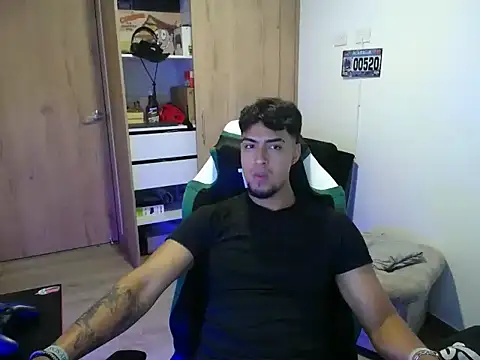 Snapshot of matias_bianco chatting on September 15, 2025, 10:32 pm matias bianco online show from September 15, 2025, 10:32 pm