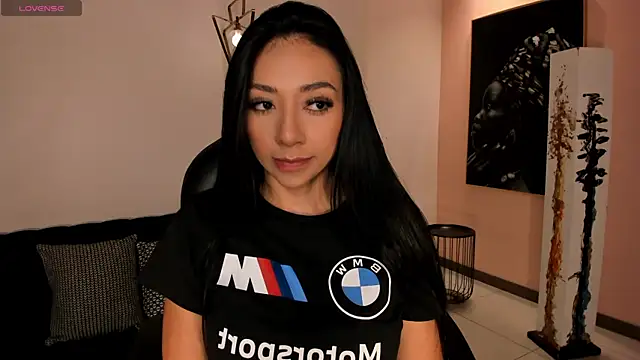 LizzHamilton   online show from January 13, 2026, 9:20 pm