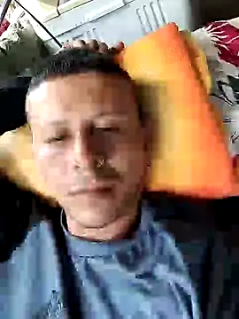 Snapshot of Somospareja1987 chatting on October 23, 2025, 5:33 pm Somospareja1987 online show from October 23, 2025, 5:33 pm