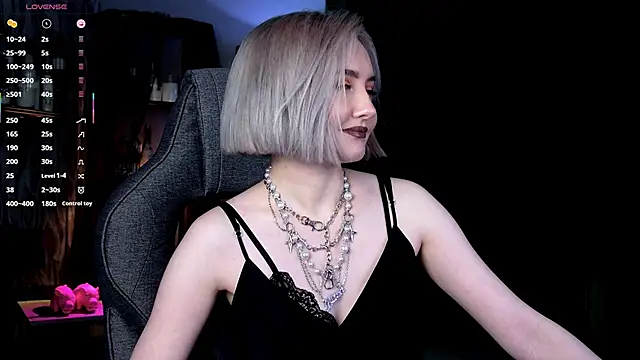 Snapshot of ReiYosimoto chatting on February 2, 2026, 7:23 pm ReiYosimoto online show from February 2, 2026, 7:23 pm