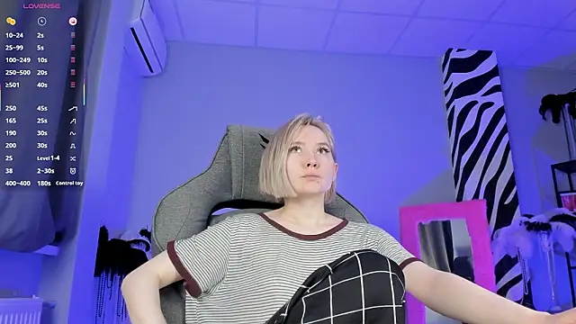 Snapshot of ReiYosimoto chatting on February 20, 2026, 4:40 pm ReiYosimoto online show from February 20, 2026, 4:40 pm