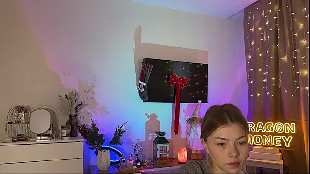 Snapshot of Aliceimhorny chatting on December 3, 2024, 8:49 am Aliceimhorny online show from December 3, 2024, 8:49 am