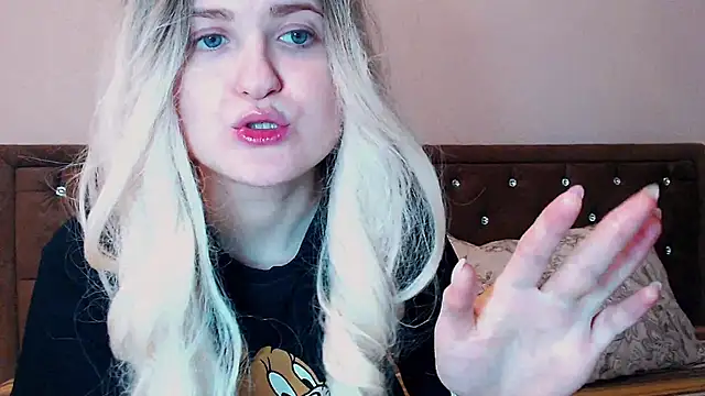 Sara4uu online show from February 8, 2025, 11:55 pm