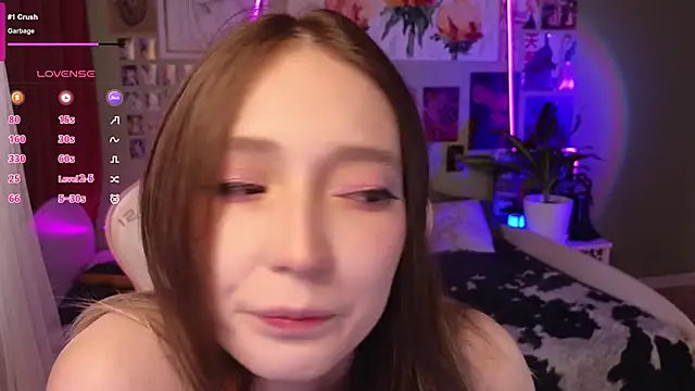 Snapshot of Evie_Ro chatting on May 3, 2026, 4:29 am Evie Ro online show from May 3, 2026, 4:29 am