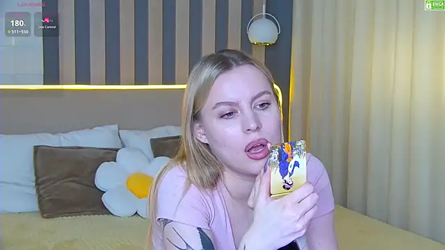 AmaliaBell online show from June 17, 2026, 1:12 pm