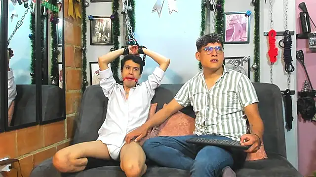 Snapshot of dom2travelersss chatting on January 6, 2025, 2:14 pm dom2travelersss online show from January 6, 2025, 2:14 pm