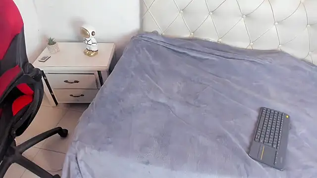 Snapshot of oliver_price1 chatting on April 3, 2026, 1:53 pm oliver price1 online show from April 3, 2026, 1:53 pm