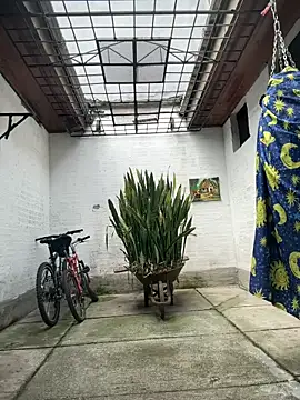 Snapshot of oliver_price1 chatting on April 6, 2026, 2:40 pm oliver price1 online show from April 6, 2026, 2:40 pm