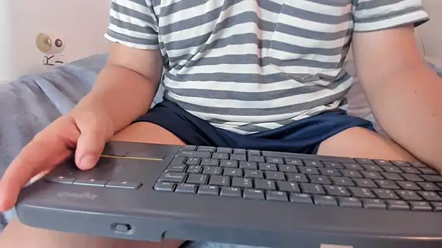 Snapshot of oliver_price1 chatting on April 8, 2026, 1:55 pm oliver price1 online show from April 8, 2026, 1:55 pm