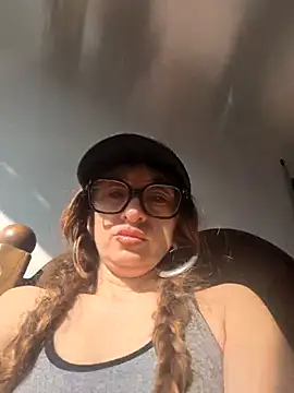 xgabyenlalunax online show from February 28, 2025, 4:20 pm