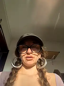 xgabyenlalunax online show from March 12, 2025, 4:35 pm