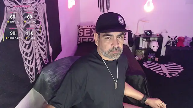 Snapshot of soyelcarlitos_ chatting on June 8, 2026, 7:42 am soyelcarlitos online show from June 8, 2026, 7:42 am