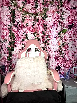 Snapshot of mismialove chatting on October 19, 2025, 8:31 pm mismialove online show from October 19, 2025, 8:31 pm