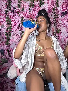 Snapshot of mismialove chatting on October 30, 2025, 7:21 am mismialove online show from October 30, 2025, 7:21 am