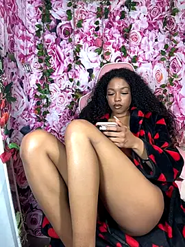 Snapshot of mismialove chatting on November 18, 2025, 7:35 am mismialove online show from November 18, 2025, 7:35 am