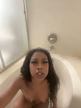 Snapshot of mismialove chatting on December 15, 2025, 3:05 pm mismialove online show from December 15, 2025, 3:05 pm