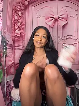 Snapshot of mismialove chatting on February 1, 2026, 7:18 am mismialove online show from February 1, 2026, 7:18 am