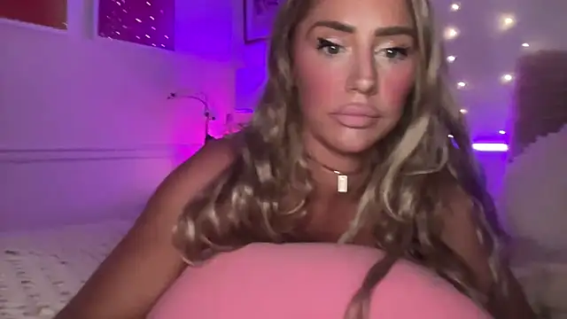 Fitnessbabe69 online show from July 15, 2026, 9:03 am
