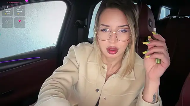 Livia777 online show from April 15, 2026, 8:32 am